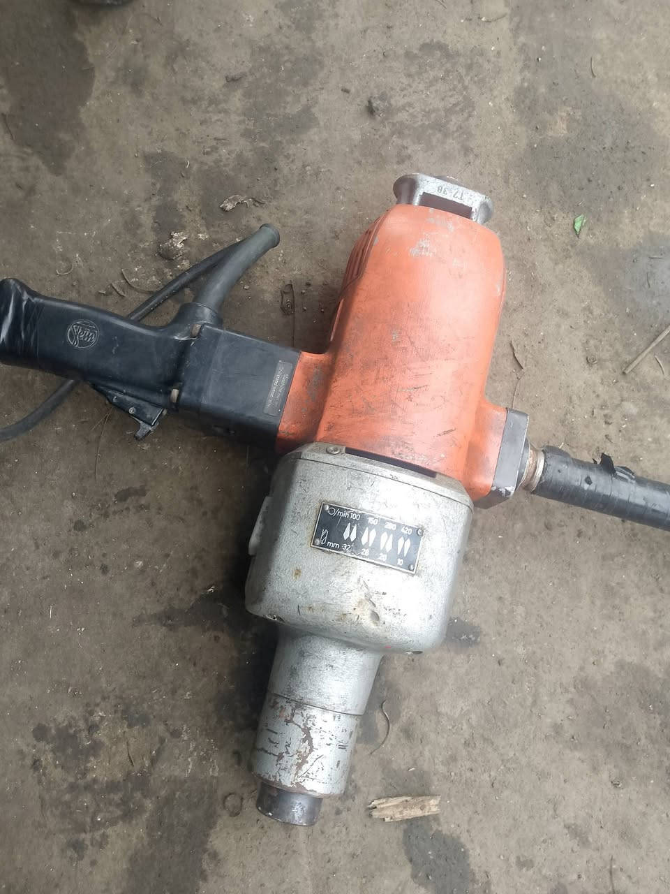 للبيع دريل نظيف ما بي اي تصليح متروك من أيام زمان الماني الموصل السعر 250 الف اكو توصيل وات ساب *********** ***********
