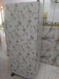 ثلاجة للبيع شغالة السعر 100