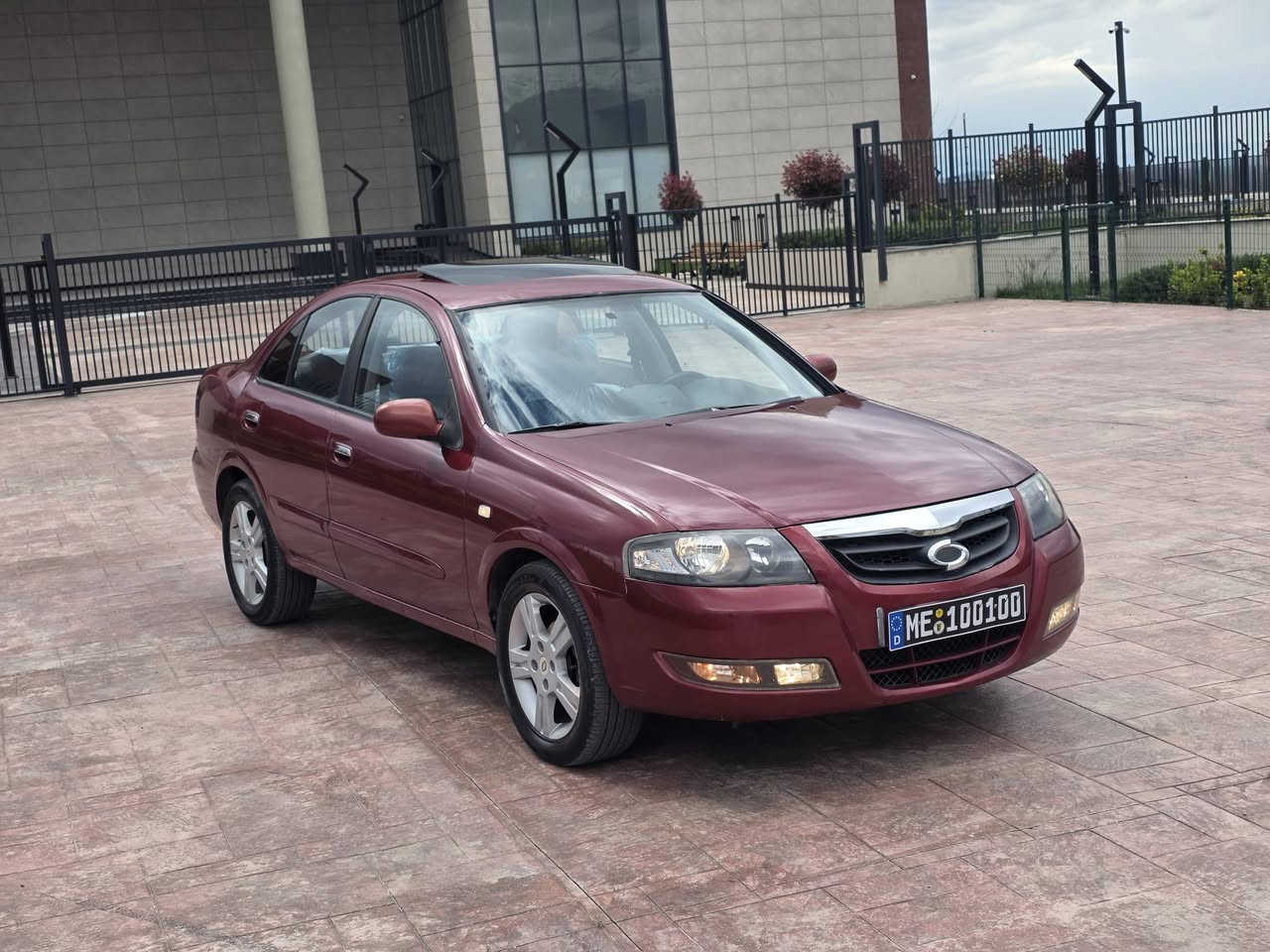 سامسۆنگ 2009
لێزەری دوبەی
قەپات قەپات مواسەفات
سڵایتشاشە کامێرا
حاسەی پێشوو دوا
جڵدو هیتەر
ناڕەشی تەقەڵ سور
ناو دەرەوەی پاکەتی
150 هەزار ڕۆشتوە
سەقفی بەشەرت
پێشوو دوا کەپس
هەموو گیانی ئیش ئەکات

سیعر// 53 گەڵا کۆتای

شوێن// هەڵەبجەی شەهید
***********
***********
