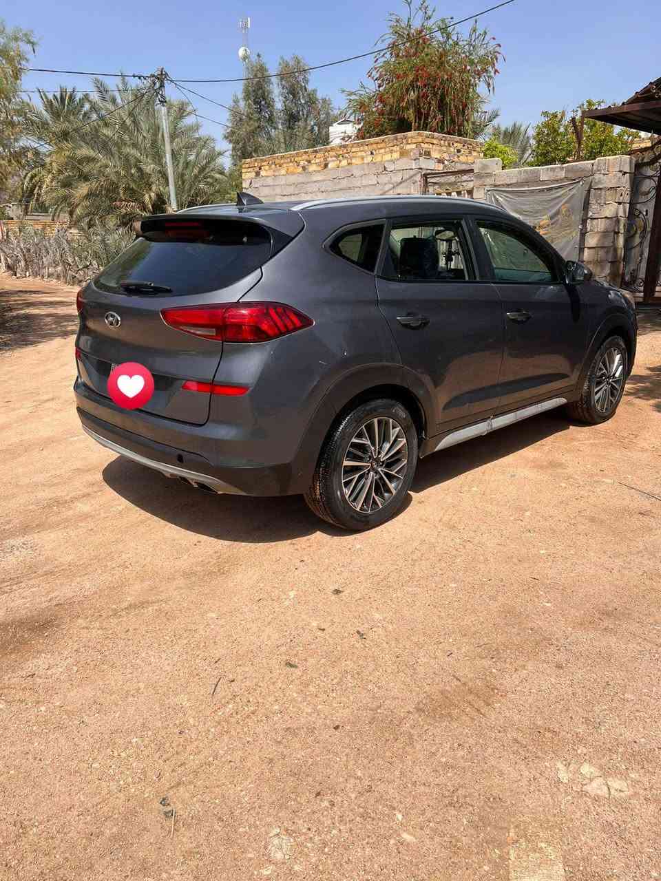 سلام عليكم توسان موديل 2019وارد امريكي فول مواصفات عده الفتحه مكانه دوانيه ***********
