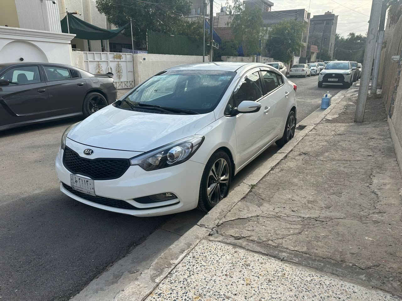السلام عليكم
للبيع كيا سيراتو موديل ٢٠١٤ خليجي بغداد بأسمنه من ٢٠١٤ ولحد هسه ماشيه ١١٨ الف سياره كلش نظيفه  موضح بالفديو جاهزه من كلشي بيه شبر صبغ بخشم الجاملغ بسيط جدا بس اذكره للامانه والسسسعر 125$
للاتصال ***********
