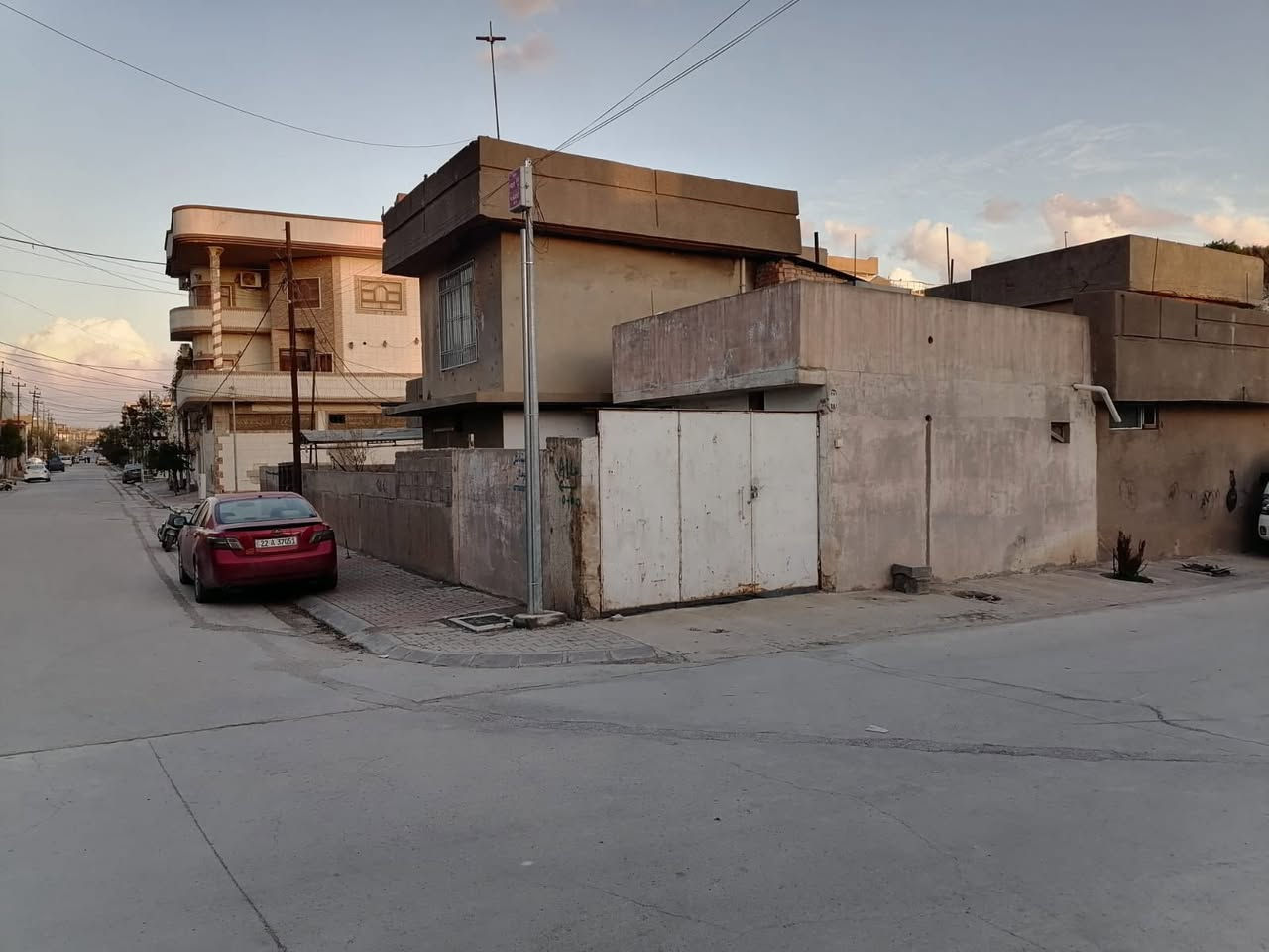 #دارللبيع
خانوو بو زه وى له گه ره كى ئازادى بو فروشتن پشت قوتابخانه ى پيره ميرد 

روبه رى 344 متر طابو ملك صرف 
20 متر فضلة ى له گه ل دايه 

بوزانيارى زياتر په يوه ندى بكه ن به عقارات ستار اكرم بازرگان

📍ناونيشان : كه ركوك بازارى ئازادى ته لارى ئاسو

***********
***********
