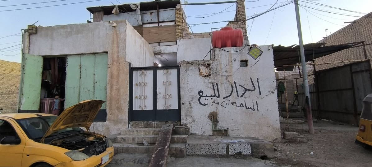 دار للبيع مكان سيد جميل شارع 15 قريب عله طاقه كهرباء مساحه 200 متكون بيت. 

بيت عكاده بيه محل 
من دوانيه 
وصاله مفتوحه 
غرفتين نوم 
معه صحيات خارجيه داخلي 
طابق ثاني 
غرفتين نوم 
معه صحيات 
بناء 2014 
***********واتساب وتصال
