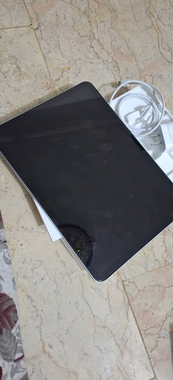 ايباد اير 6 معالج M2 حجم 11 ذاكرة 128 بطارية 96 شرط مكفول حتى شخط مابي مع قلم ابل برو الاصلي يدعم الشحن المغناطيسي مع كامل الملحقات  للتواصل واتساب على الرقم *********** او اكتب تم واني اتواصل وياك .
