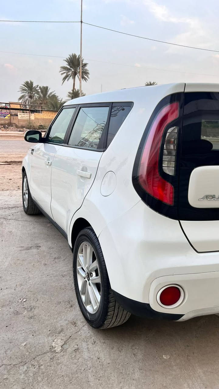 السلام عليكم للبيع سياره صول موديل ١٨ رقم سليمانيه دولي سنويه وهزه جديده تحول مباشر السياره خير من الله محرك كير حداديه تخم تاير تبريد كهربائية كله شغاله محرك ٢٠٠٠ تحكم ستيرن اشاره بالمري حساس خلفي كامره دواره ضرره جاملغ وبنيد ماشيه ٨٦ السعر ١١٥ وبيه مجال قليل العنوان بابل الاستفسار ***********
