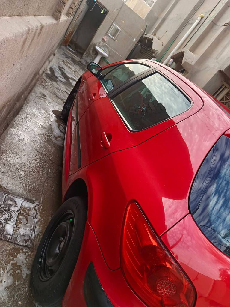 بيجو 307 موديل 2006 رقم بغداد بسمنا شرط شرط تحويل سنويتها ل30 محرك وكير مكفولات تبريد تدفئة وكهربائياتها كلهن شغالات تحكم مري وشاشه وكامرة خلفية شاديلها كشرها مكفول والصور تحكم صدرها نص عمر يرادله تبديل بس يمشي  عارضها 61وبيها مجال قليل واذا اكو مراوس بسيارة أجرة اراوس رقم *********** وبي واتساب بغداد, العراق
