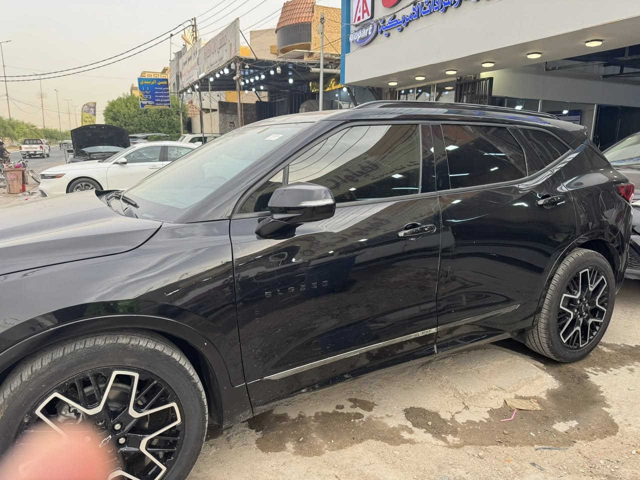 سلام عليكم بلايزر موديل 25  فول RS مكينه 6سلندر  فول الفول عداد السرعه 5000ميل يعني زيرو بيها جاملغ وطرف البنيد صبغ وباب السائق مبدل نفس اللون شهداء رقم مجاني السعر 220 وبيها مجال بسيط مكانها كربلاء للتواصل ***********
