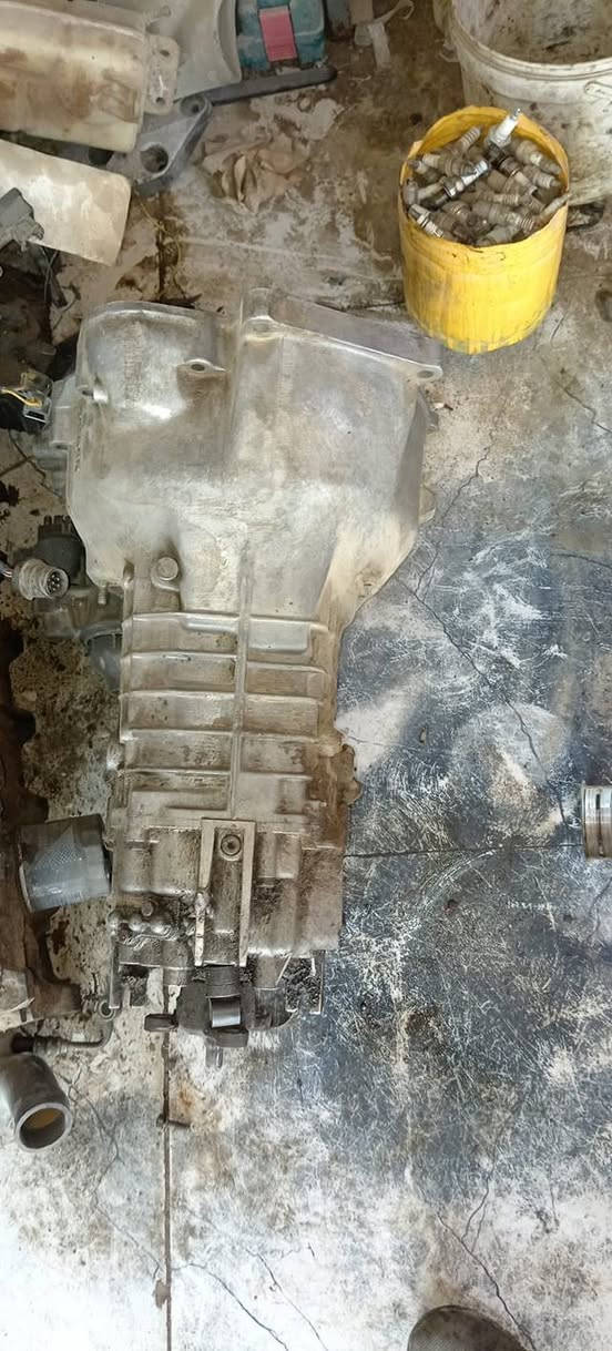 السلام عليكم.  غراض للبيع العنوان نجف.  عقل 525 مفتوح.  ضفيره 25 مفتوح.   گير مال 25 مفتوح. جاترك 260. نمره طويله. فارغ.     عينه وصينيه وفلاوين المانيات مصفرات وكاملات 525.   صالنصه. مال 535 مفتوح.  عقل مال 30 مفتوح.    قبقات المكينه مال 30. ومال 25. نواعم محرك.  وبساتم وذرعان مال 25.     ***********.  النواعم بيهن توصيل. اما الغراض الكبار ماعندي توصيل
