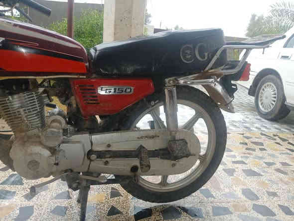 سلام عليكم
من رخصت مدير الكروب عندي دراجه لبيع اصولي أوراق كامله ضفيره دبلات امامي خلفي جديد تخم تاير جوا جديد المحرك خير من الله صلانصه جعره مديل 2021 نقص بس باتري 

سعر 475 وبيهه مجال لطيبين 
رقم الهاتف ***********
