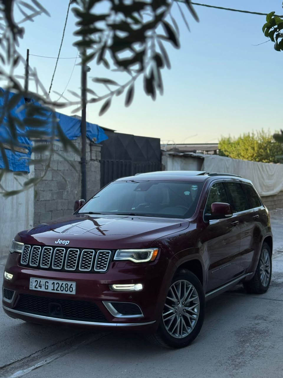 jeeb grand cheroke 2018 V8 hemi🚘✅
سيارة فول مواصفات  سوميت المعروفه 1/1 
السياره مكفوله دعاميه لدعاميه 

٨ سلندر هيمى 
بدون صبغ سيارة بدون ارباك  كلين تايتل بدون ملاحظات ✅
سعر : 320 ومجال قليل 
مكان سيارة دهوك 
سياره مرقم تحويل وكاله نفس يوم 
***********
واتساب اكر, نينوى
