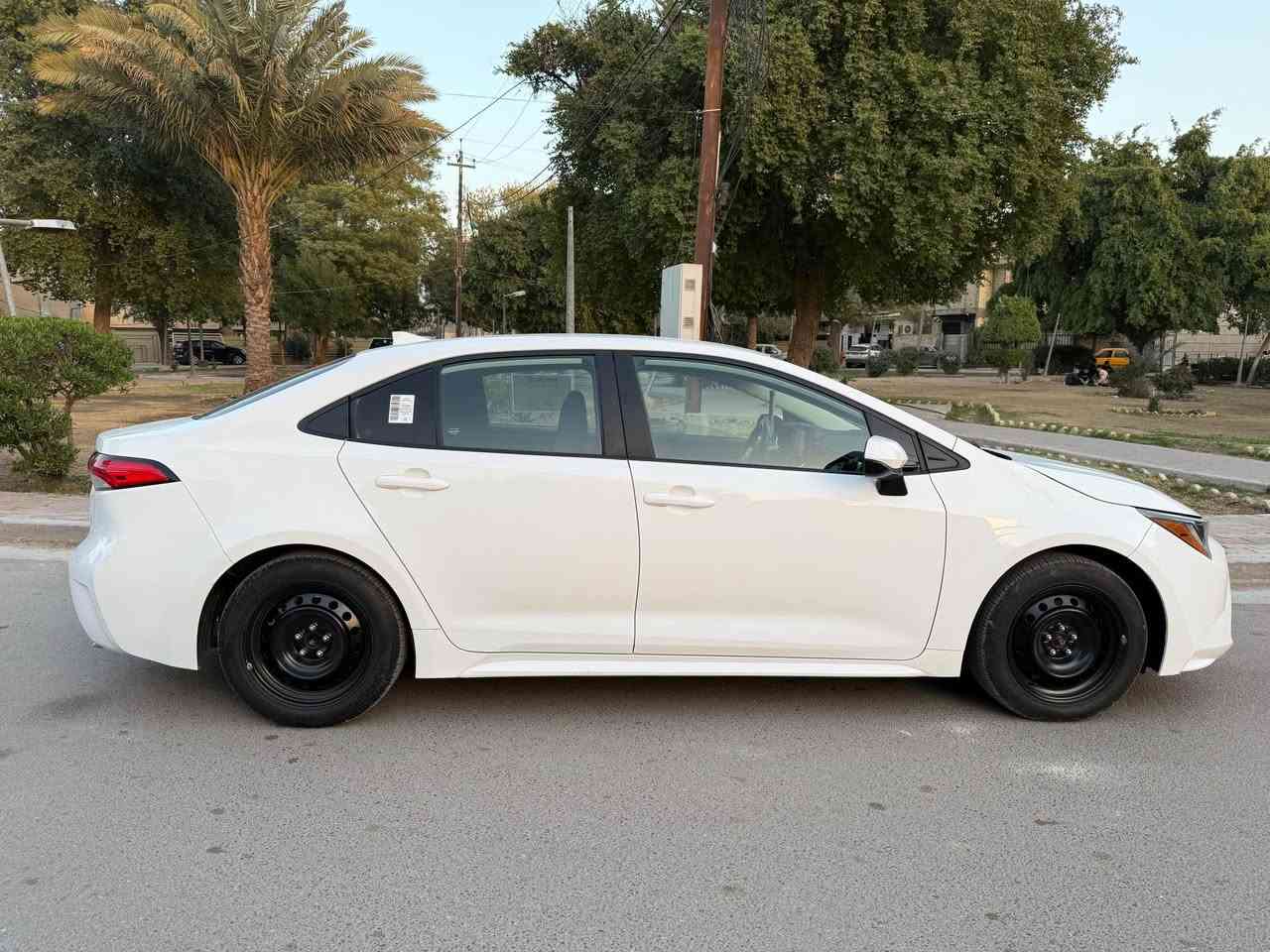 السلام عليكم 
كورلا 2023
وارد امريكي 
فئة Le
رقم بغداد بأسمي 
ماشية 31 الف ميل 
مواصفات Le معروفة 
رادار وتحديد مسار وكامرة اوتو هولد 
توقف ذاتي تحكم ستيرن جهتين 
السيارة كلين تايتل ليبل واحد بدون صبغ بدون تبديل
حادثها تخريب شاشة ومبدلة اصلية 
صور الحادث مرفقة 
مكان السيارة بغداد الدورة شارع مول الحياة 
السعر 180ورقة وبي مجال
*********** بغداد, العراق
