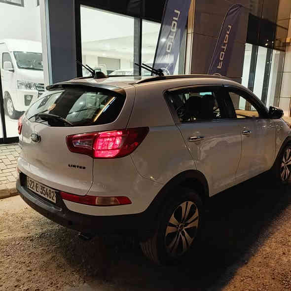 كيا سبورتج خلييج مديل 2014 مكفوله وبأسمي ثاني يوم احول الك  مواصفات فول + سماعات باينر وانفنتي + شاشه كبيرا تسلا + الجام مغلف بلورايز + دبلات رياضي + سبينسر للتايرات موبر اصلي تبريد ثلج بانوراما لايت دوار ماشيه 150 حقيقي واكفلهه
سعرها 162 ورقه 
مكلف بلنشر صاحب السياره رقمه موجود هذه
***********
