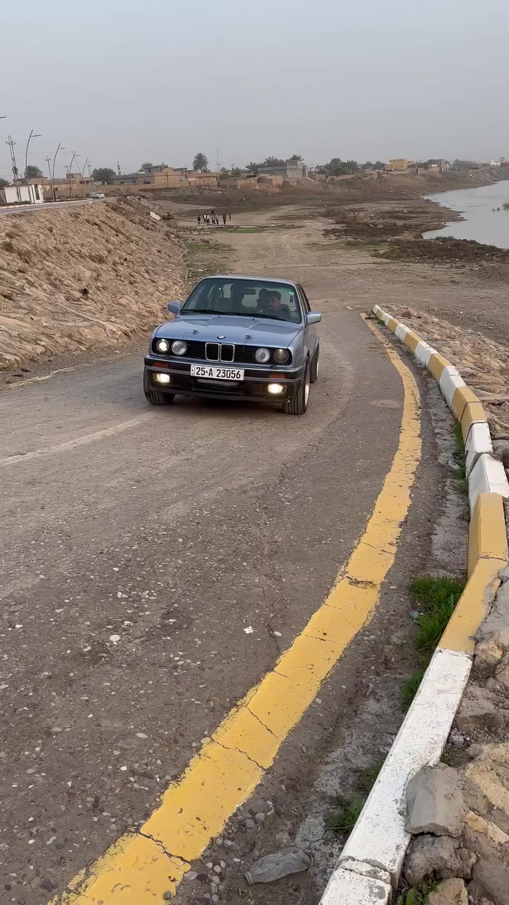 السلام عليكم Bmw زعره للبيع موديل 90 گير عادي مكينه سته 28 دبل فانوس گير محرك شرط ما بيهه ضربه و مكفوله من الخياس صبغ جماليه تدفئه تبريد شغال صدر جديد سياره باسمي السعر 50 رقم كركوك
***********
