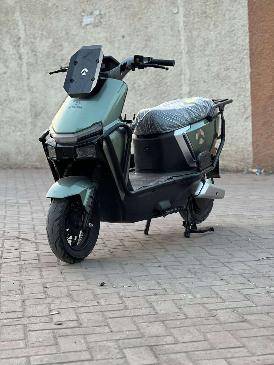 سلام عليكم شباب دراجه شحن اللبيع دراجه زيرو زيرو غير مستخدم اليوم اخذتها وريد أبيعها دراجه زيرو  مماشيه غير من المعرض البيت فقط الله يشهد كلها ع فحص من طول الطول كامله مكمله 
 مواصفاتها تخبل كلش 

الموديل 2026
النوع سكنس مدرع 
البطاريات 6دبل
تشغيل عن بعد
جهاز انذار السرقه 
قفل ستيرنً
فتحه كشن بل مفتاح و بعد بل دكمهًً
سماعه بلتوث كلش عاليه 
دراجه مدرعه 360 درجه 
شاحنه بل باكيت 
دبل اشاره 
اشاير رباعيه 
لايتات زنوزن 
بريكات دسكات دهن هدروليك 
اطاراتً جوبلس 
شاشه تاب تعرض الك كل عطل 
اوراقها. كامله معا الوصل 
لونها مميز كلش 
دراجه كشن سياحيً vib 

اي استفسار اتصال 

***********

عنواني بغداد
