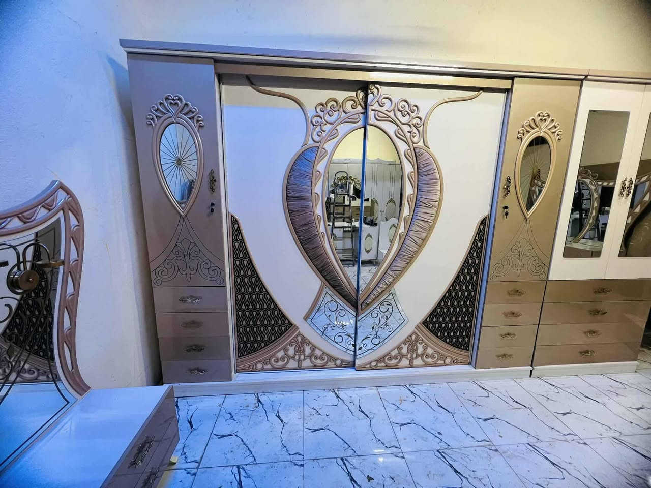 ✨غرفة تركيأمستخدم موديل حديث🤎⚡
9 قطع✨🚪 نظام أبواب وسلايت ⚡
🛏كنتور طفل اضافي☑️✨ نظافة 85💯
💵 السعر  / 900 / 800قفل قفل🔒
🚚 شد ونقل مجاني داخل بغداد〽️
📦 توصيل للمحافظات بأسعار رمزية💥
🏋️‍♂️تصعيد الغرفه حسب الاتفاق ☑️


**إذا كنت صاحب هذا الإعلان وتريد حذفه لأي سبب، رجاءا أرسل رسالة إلى الدعم الفني**