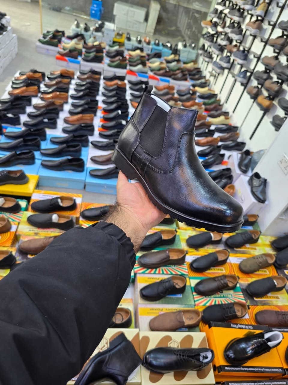 مجمع سيد حمزه للملابس الرجالية والتجهيزات الرياضية العنوان العمارة حي الرسالة 
يتوفر لدينا ￼ حذاء اصلي ￼

سعر 20 الف
￼ 

 قياسات —40 الل 45 
للتواصل واتساب ***********
https://t.me/joinchat/USt2HU6VyUnB90hS
