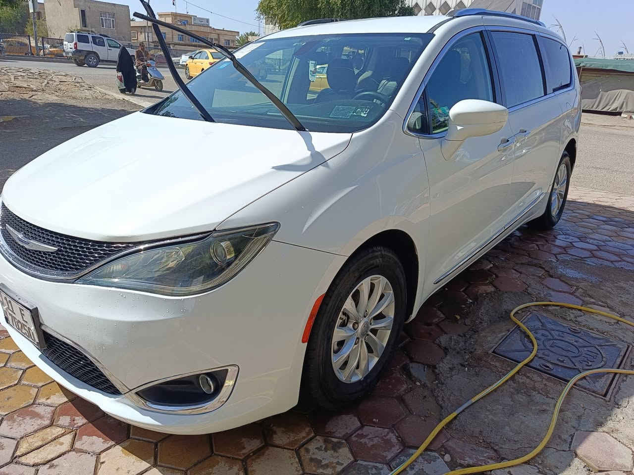 كرايسلر باسفيكاا 2020 بدون حادث
تقرير غرق السيارة بلادية كير محرك كهربائيات كلها شغالة 
محرك 6 سلندر 3600 كير 9 
كشنات جلد تدفئة كشن وستيرن 
بيبان كهرباء جنطة كهرباء 
ماشية 143 كيلو 
السعر 200 بيها مجال بسيط
***********
