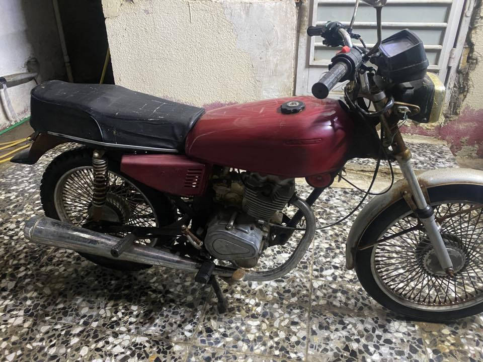 السلام عليكم دراجة 5 گير سيفان موديل 23 كلك مكفولة من السرقه تشتغل سلف وهندر السعر 200 بيه مجال قليل /مكان الديوانية  / للاتصال على الرقم /***********
