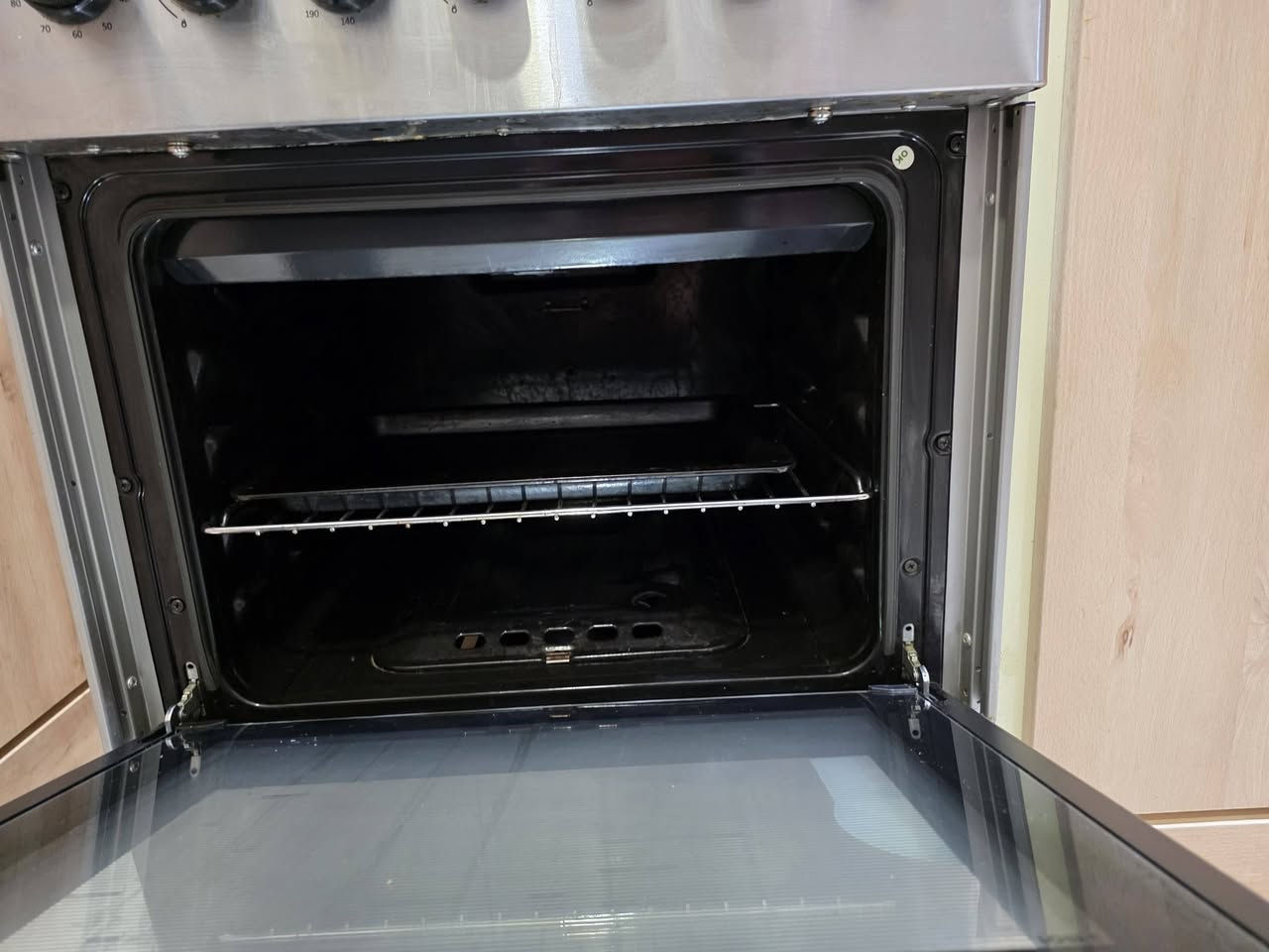 🔥 طباخ FERRE تركي نظيف جداً للبيع – جاهز للاستخدام 🔥
طباخ بحالة ممتازة ونظيف جداً، جميع الأجزاء تعمل بكفاءة وجاهز للاستخدام مباشرة.

🔹 4 عيون غاز
🔹 فرن واسع مع خاصية الشواء
🔹 إشعال ذاتي
🔹 غطاء زجاجي علوي
🔹 باب فرن زجاج ثلاثي الطبقات للحفاظ على الحرارة
🔹 هيكل ستانلس ستيل مقاوم للصدأ
🔹 استخدام منزلي خفيف ومعتنى به بشكل جيد

💰 السعر: 250,000 دينار عراقي

📍 الموقع: بغداد – الأعظمية

📞 للتواصل 
 أبو دانية
***********
