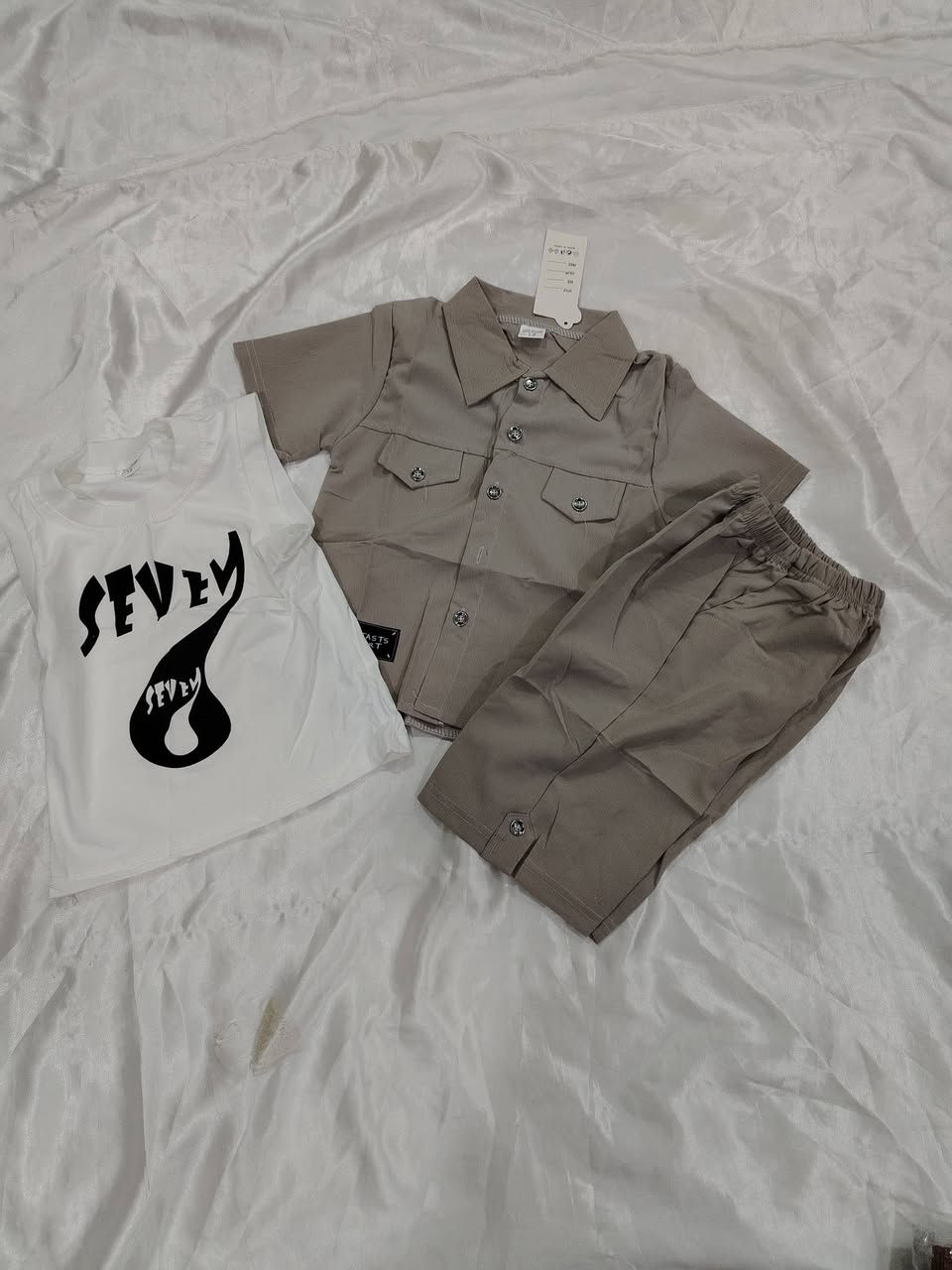 طقم عيد ولادي ٣ قطع
خامة ممتازة شرط الفحص
قياس من سنة إلى ١٠ سنوات
السعر ١٣ الف والقطعتين ٢٥ الف


**إذا كنت صاحب هذا الإعلان وتريد حذفه لأي سبب، رجاءا أرسل رسالة إلى الدعم الفني**