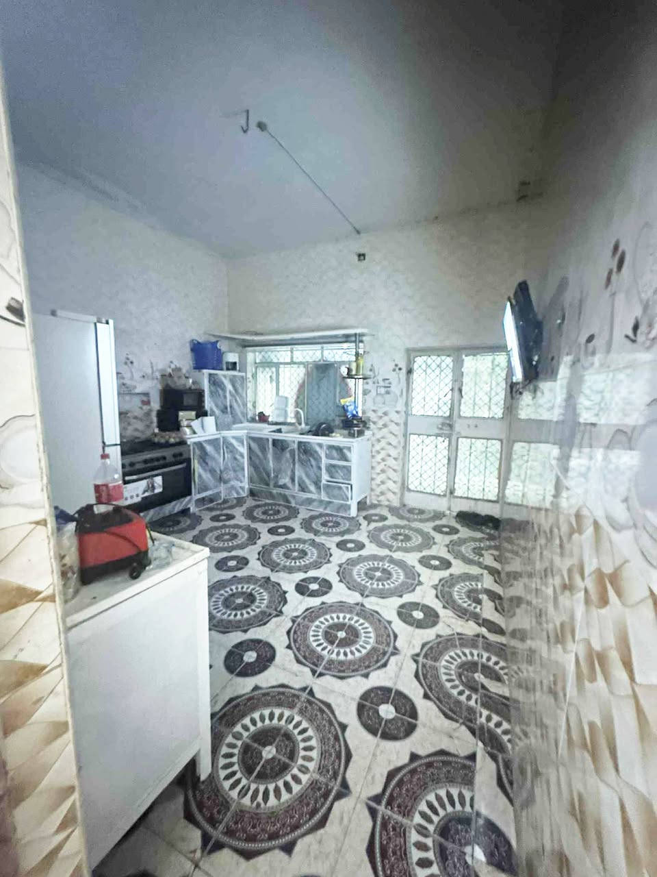 بيت طابو صرف ميتين متر شارع ثمانين جهه كربلاء فرع مشويات سفينه النجاه غرفتين نوم  ومطبخ وهول وصاله وصحيات والطابق الثاني اربع غرف تحتاج تسقيف مكامله*********** السعر 190
