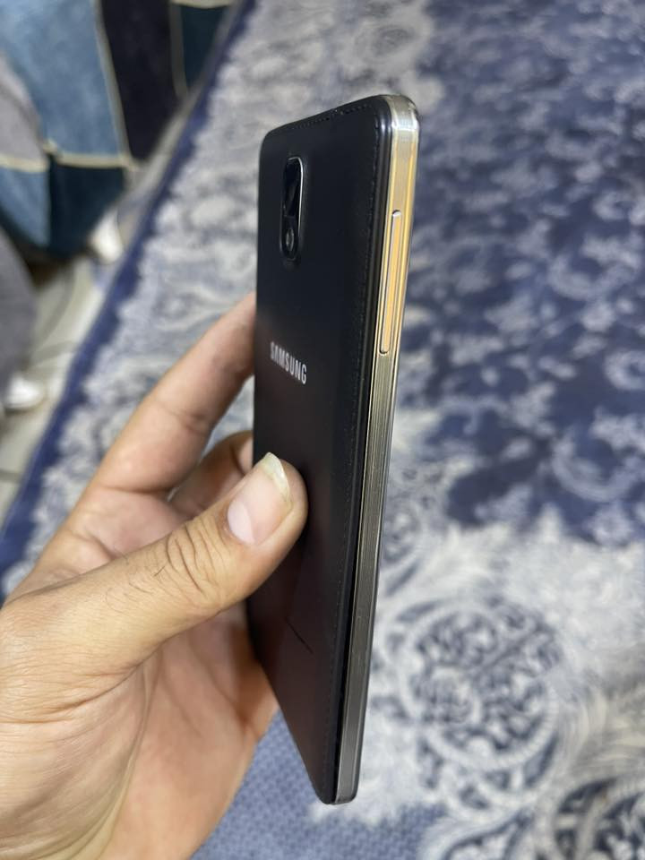 نوت 3 جديد جان مضموم استخدام قليل سعره ٤٠ الف شاحنه مال كلكسي ترهم علي عادي مكاني الامين الثانيه للاتصال ***********
