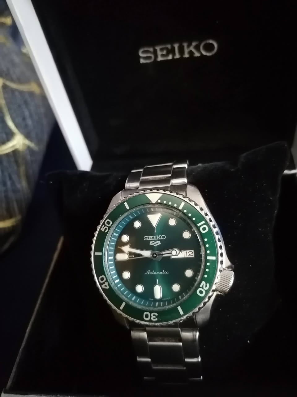 السلام عليكم حبايب .. ساعة seiko للبيع . اجتني هديه قبل اسبوع بعدها جديده مالابسها ولا مره
السعر 400
المكان بغداد . للاستفسار واتساب ***********
