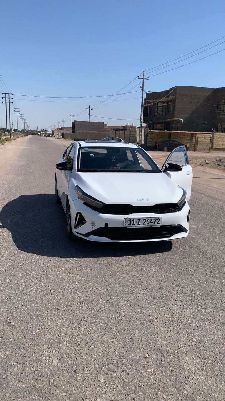 السلام عليكم سياره k3موديل 24 فول مواصفات بسمي رقم بغداد فتحه بصمه كامره خلفي كير كهرباء ماشيه 24 الف تحويل مباشر كشنات جلد تايرات جدد قبل سبوع شادهن  وبعد بيها مواصفات خير من الله وسونار موجود مكاني حله بابل ومتواجد فيس . للستفسار .رقم الهاتف.***********
