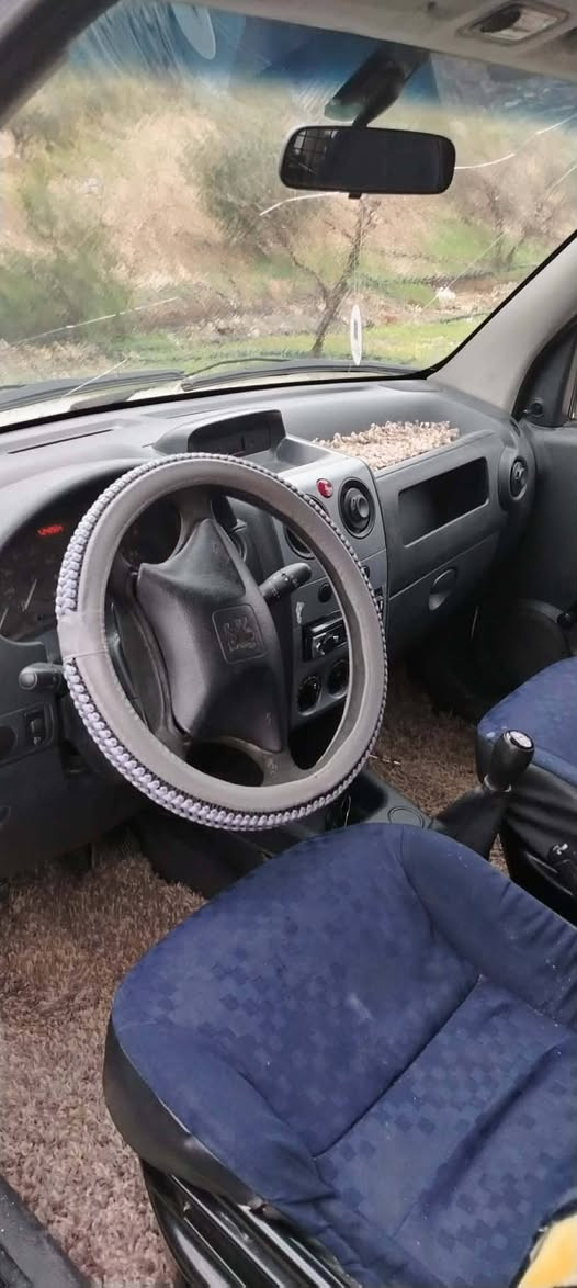 سیارە بیجو للبیع بدون صبغ وضرر محرك كیر شرط  تبیرد تدفئە سیارة رقم اربیل بس السنویە ضایع مایتحول  انی ابیع كلك اكفلك بكلشی سعر 22بیها مجال ***********
