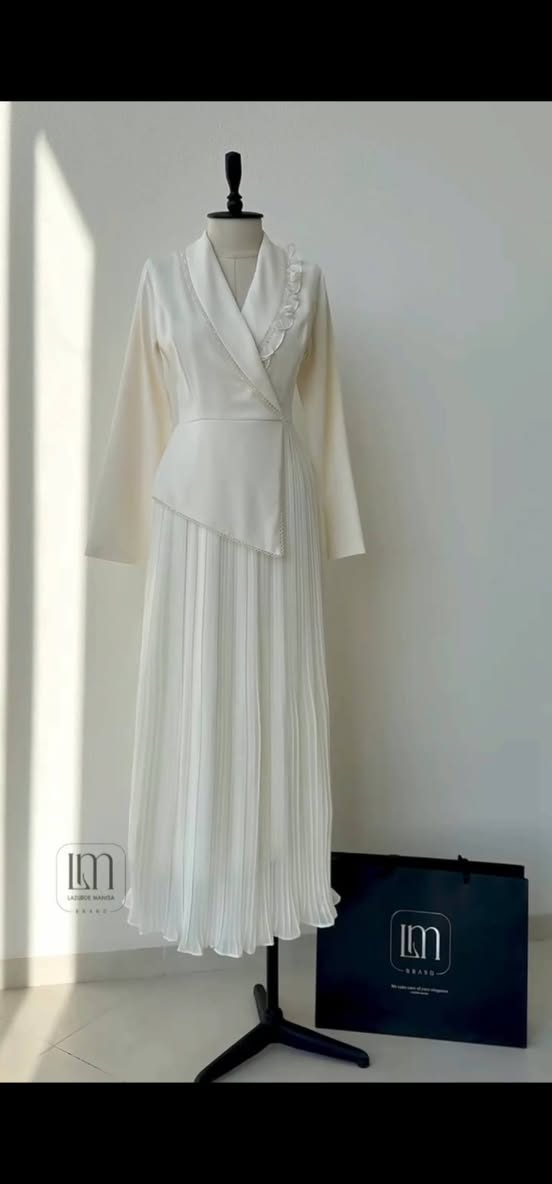 الاستفسار والحجز فقط واتساب+9647775744834
فستان خامه دابل مطعم شيفون ايطالي 
سعر 37
قياس 48/46/44/42/40/38/


**إذا كنت صاحب هذا الإعلان وتريد حذفه لأي سبب، رجاءا أرسل رسالة إلى الدعم الفني**