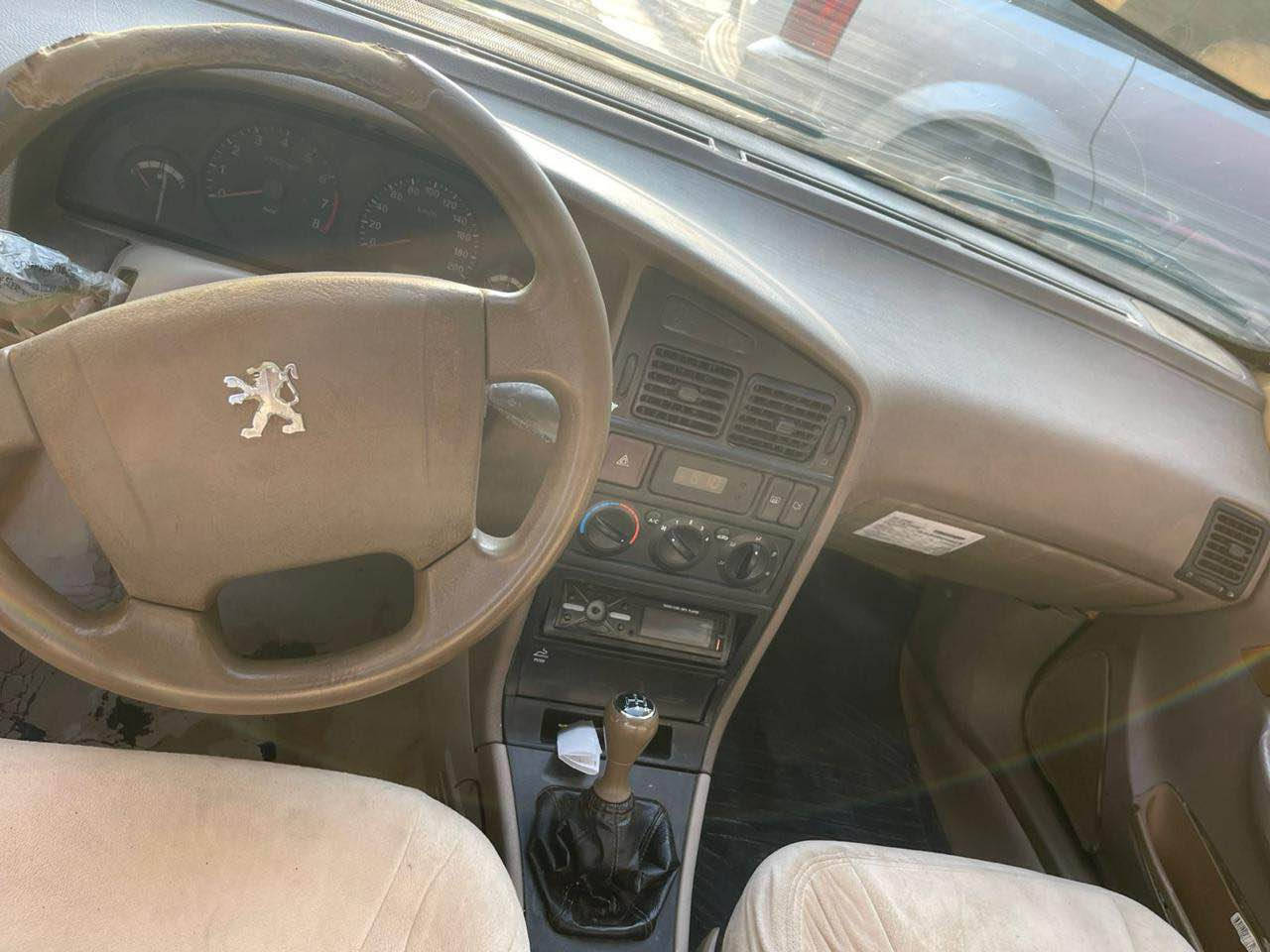 السلام عليكم 
لميس 2015 
37$ 
بيها خشم جاملغ وهلال الخلفي
وبيها نضوح جبنه 
الباقي كفاله تبريد منضومة كامله جديدة 
صدر جديد سنتر لوك بلوتوث  اب اسمي مداور ثاني يوم 
مكاني بــغـداد  *********** بغداد, العراق
