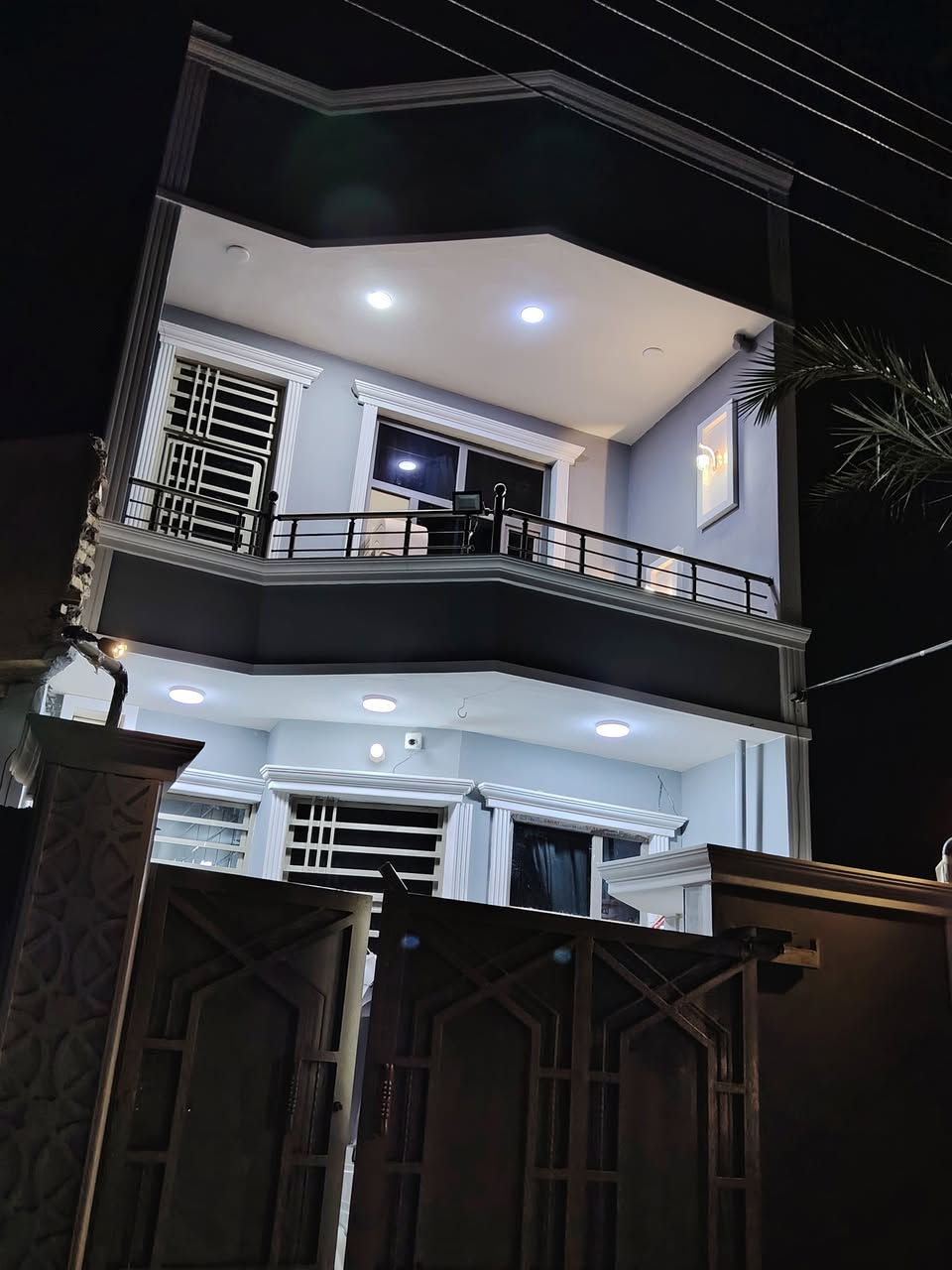 مشتمل للبيع قرب مكتب بيروت واجه 5نزال 20على ساحة بناء جديد طابقين كامل مابي نقص  *********** الكاطون
