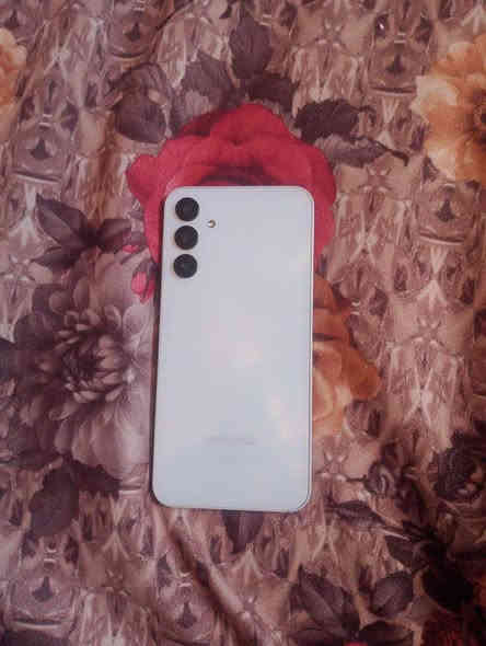 السلام عليكم ورحمة الله وبركاته
اخوان  جهاز  سامسونج a15  ذاكرة 128  بطارية 5000 دبل شريحة للبيع + سماعات أيربوود شركت ريدمي اصلي للبيع 
متواجد فييس واتساب رقمي  ***********
