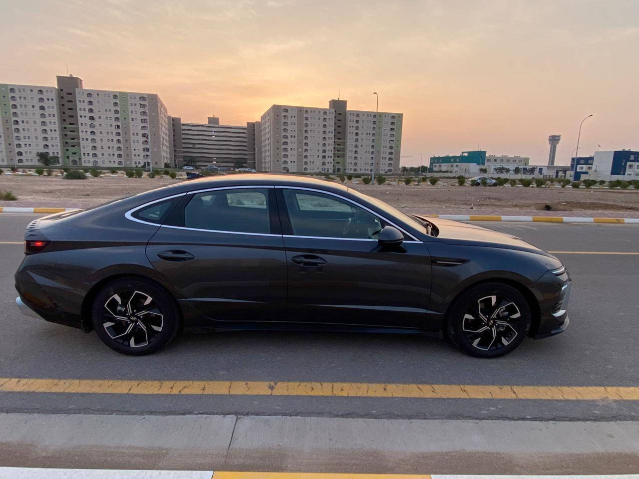 سوناتا SEL 2024 - وارد أمريكي / محرك 2.5/
كير 8 نمر
المواصفات:
• تشغيل عن بُعد
• دخول وتشغيل بصمة
• نظام النقطة العمياء
• رادار أمامي + فرملة طوارئ تلقائية أمامي وخلفي
Apple CarPlay شاشة كبيرة تدعم •
• كرسي السائق كهربائي
• تدفئة للمقاعد الأمامية
• منافذ شحن خلفية
• الزجاج الأمامي (السائق + الراكب) دبل جام
• محرك 2.5 طبيعي - مرغوب
• كير 8 نمر - اقتصادي 
السعر215بيه  مجال 
الحادث فقط مقدمة البنيد كما موضح بالسونار بدون دواخل بدون ايرباك  ماشية 13 الف 
رقم هاتف ***********
مكان بغداد
