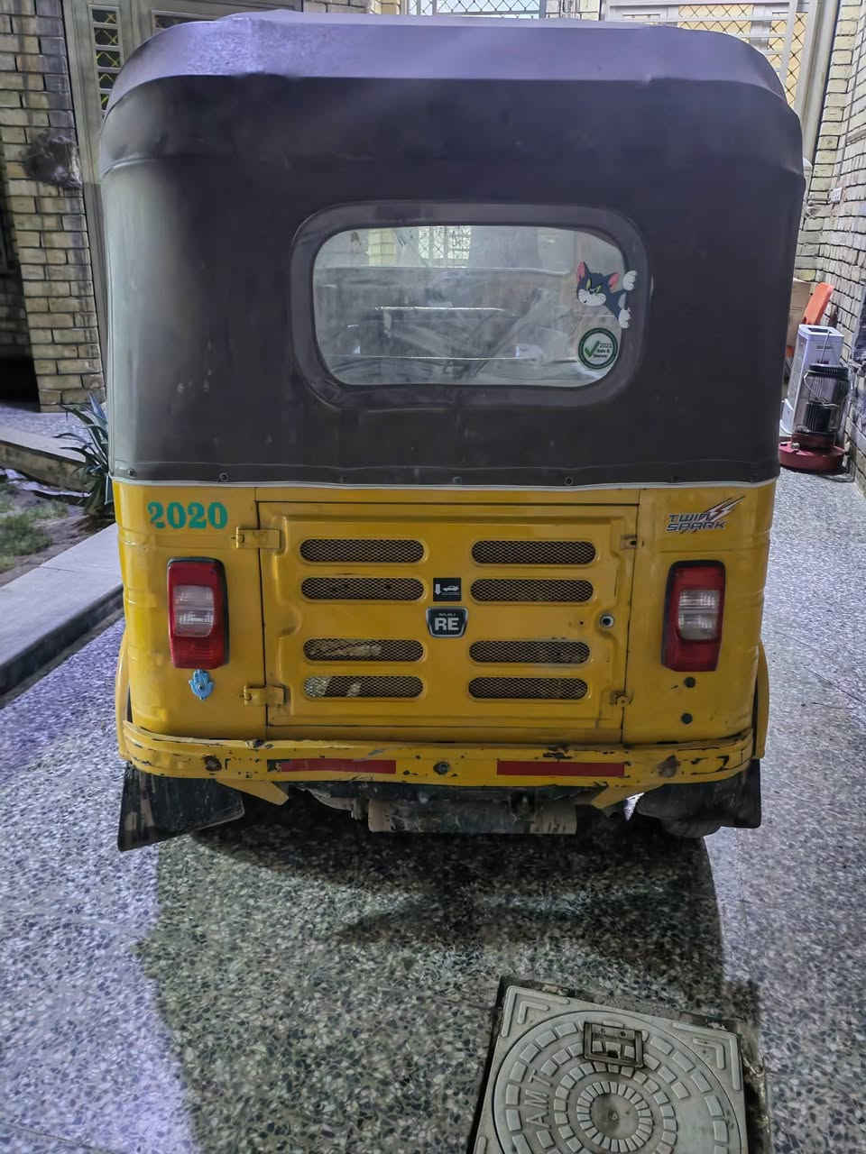 تكتك 20 شوفت عينك شهر 11 مكاني بغداد الشعب يم المحكمة ب6 مكينه مجفته مره وحده 
‎***********
