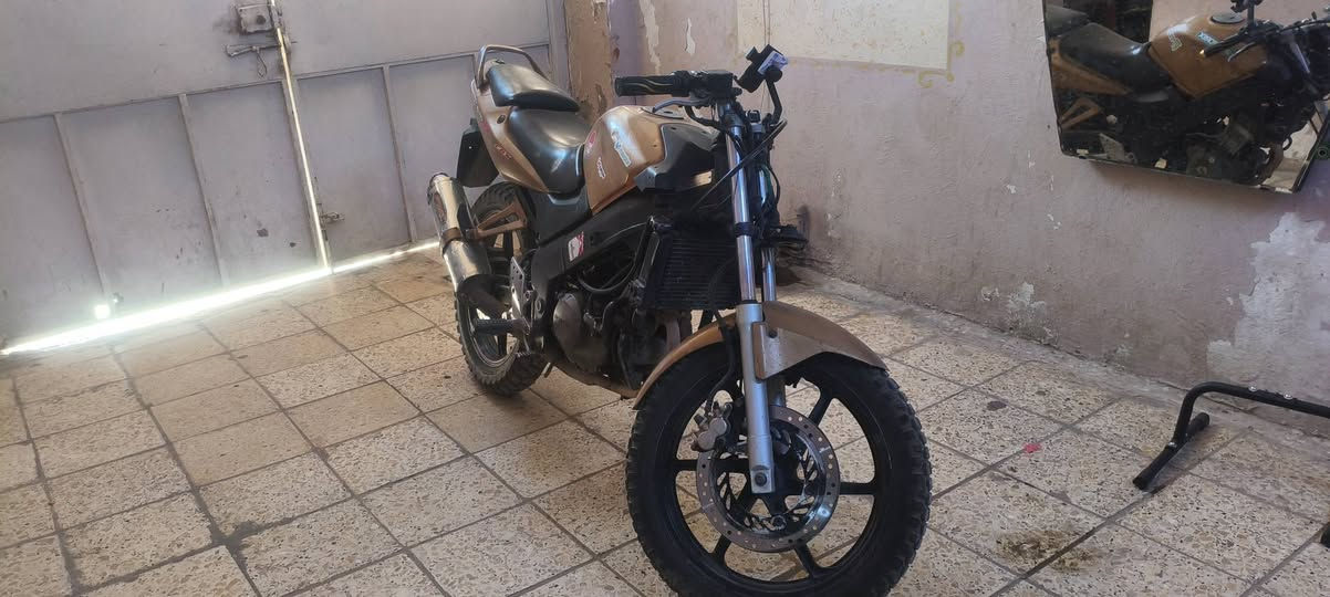 دراجه هوندة cbr 125cc الدراجه نكرة سلف وبيهة مشاكل بسيطة  للتواصل *********** متوفر رصيد واتساب
