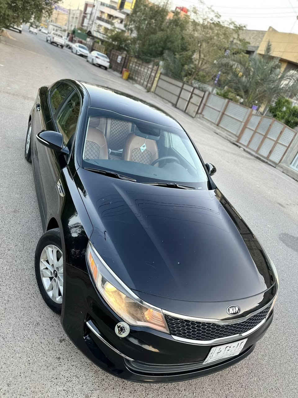 السلام عليكم 
كيا اوبتما 2016 وارد امريكي 
ماشية 76 الف فقط 
محرك 2400 
كلين بجم كبس بدون ايرباك
بالعراق بيها صبغ جاملغات خلفية
الباقي كله مكفول سيارة جاهزة 
داخل جلد قرميدي 
مكاني بغداد / البلديات 
سعرها 118 ورقة وبيها مجال 
للاتصال فقط : ***********
