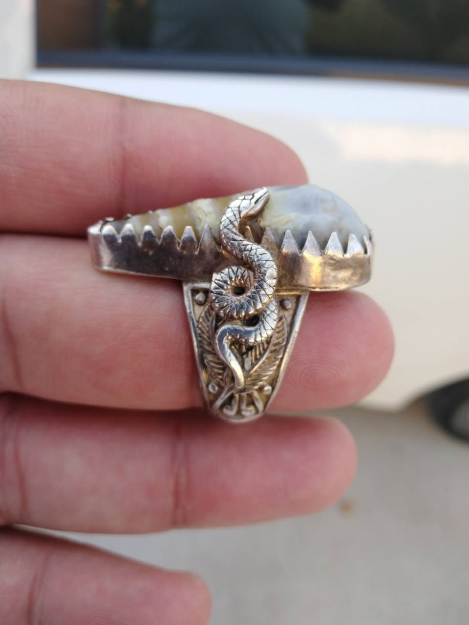 لوي نباعي حجر طبيعي حر مشروط لبيع سعره ٢٥٠ الف مكاني ناصريه ***********
