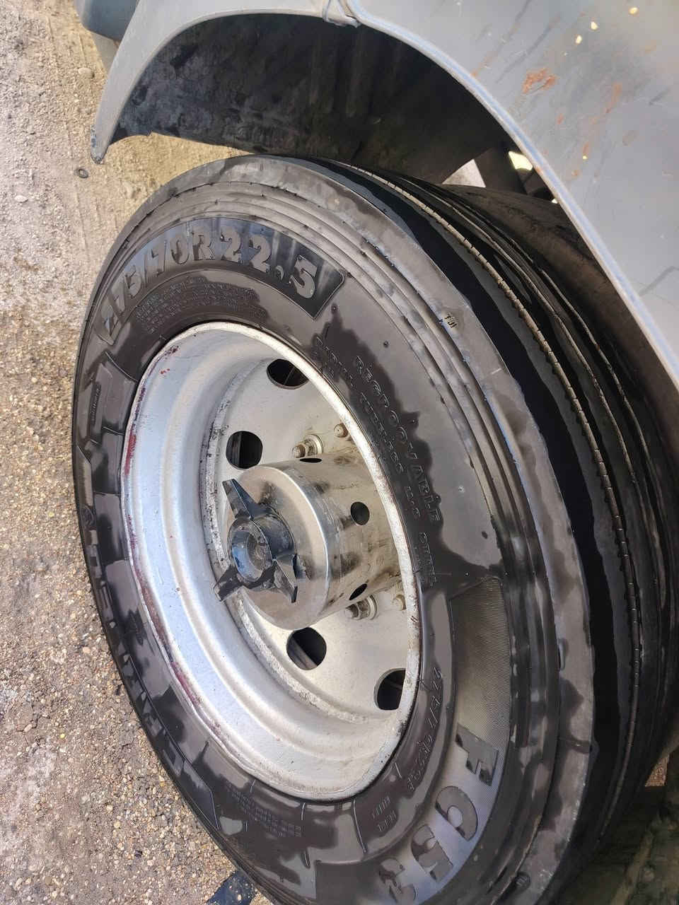 تخم تاير مستخدم للبيع العنوان بغداد ابو غريب حجم/ 22 ونص  ***********
