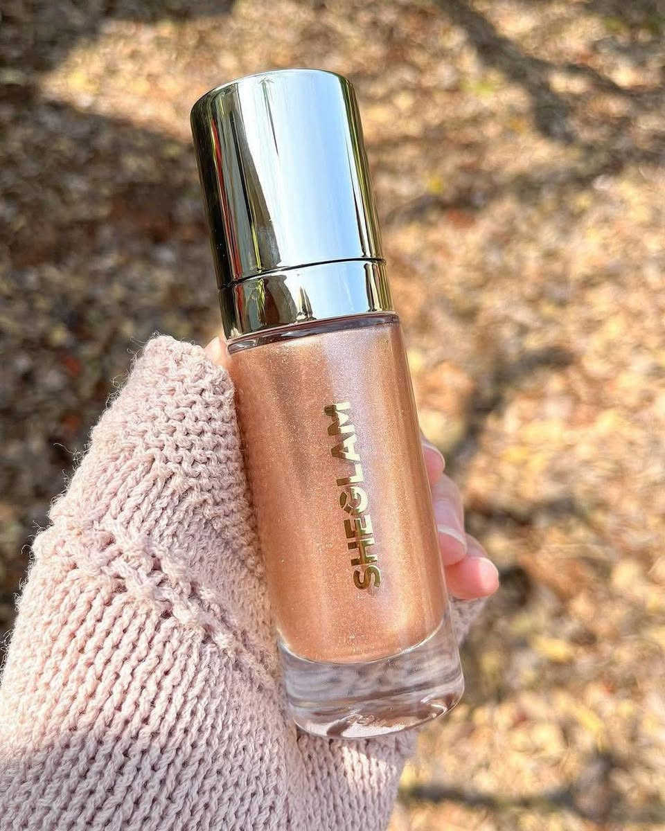 ‏SHEGLAM BODY HIGHLIGHTER
اضاء جسم من شيكلام 😍
رهيب هل منتج يخلي الجسم يلمع ويشع 
كمية قليله منه تتوزع عالبشرة وتمتعي بشرة صافية ونظرة👌🏻
متوفر 3 درجات

💎سعر القطعة 5 الاف
للحجز والاستفسار مراسلة الصفحة او مراسلة هذا الرقم 👇🏻
*********** واتساب
🚘 متوفر خدمة توصيل لجميع محافظات العراق 🚘
