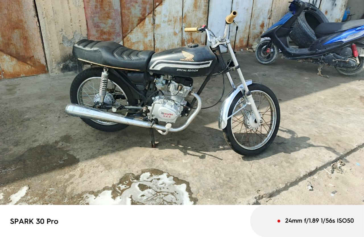 السلام عليكم دراجه ايرانيه للبيع السعر 500 دراجه جديده اصبانه ما محطوطه عليه مكاني بصره الزبير***********
