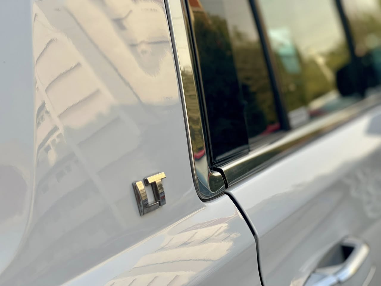 سلام عليكم     سعر مناسب جدا 277$
تاهو للبيع موديل 2015   
للبيع   بوليسي        7 راكب  
مكان سياره بغداد 
الصالحيه  مجمع 28 نيسان  
هاتف ‭0772 744 4002‬
