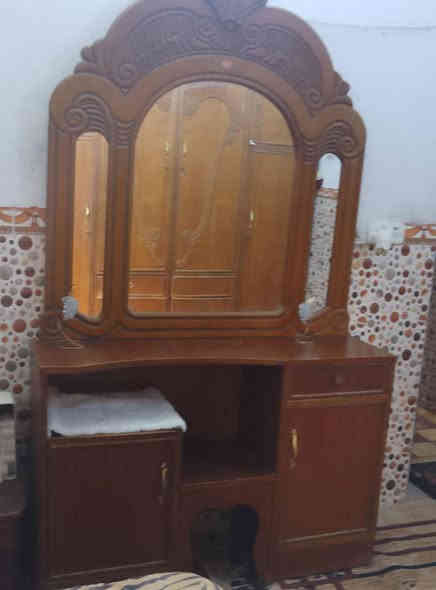 السلام عليكم غرفه للبيع السعر ٣٠٠الف نظيفه وتاج الجربايه موجود جديد وياها للاستفسار على الرقم ***********
