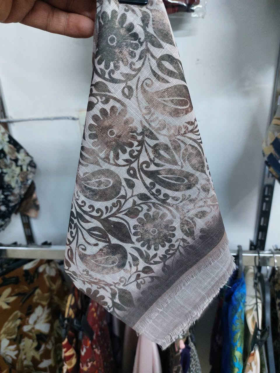 ✨🌸 عرض اليوم فقط 🌸✨
وصلتكم ربطة كتان مشجّر بخامة راقية وناعمة
قياس متر كامل وألوانها جميلة وتناسب كل الإطلالات 😍
💥 عرض يجنّن ومفاجأة اليوم:
القطعة فقط 2000 دينار وبس 🔥
فرصة حلوة للي تحب الربطات الأنيقة بسعر خرافي ✨
الكمية محدودة والطلب عليها سريع، لا يفوتكم العرض 😉
📍 العنوان: بابل – الحلة – البكرلي
الفرع المجاور لمدرسة بردى
📱 واتساب للحجز والاستفسار:
***********
حجابات وكوزمتك الهادي
أناقة… جودة… وسعر يرضيكم دائمًا 
@أبرز المعجبين
