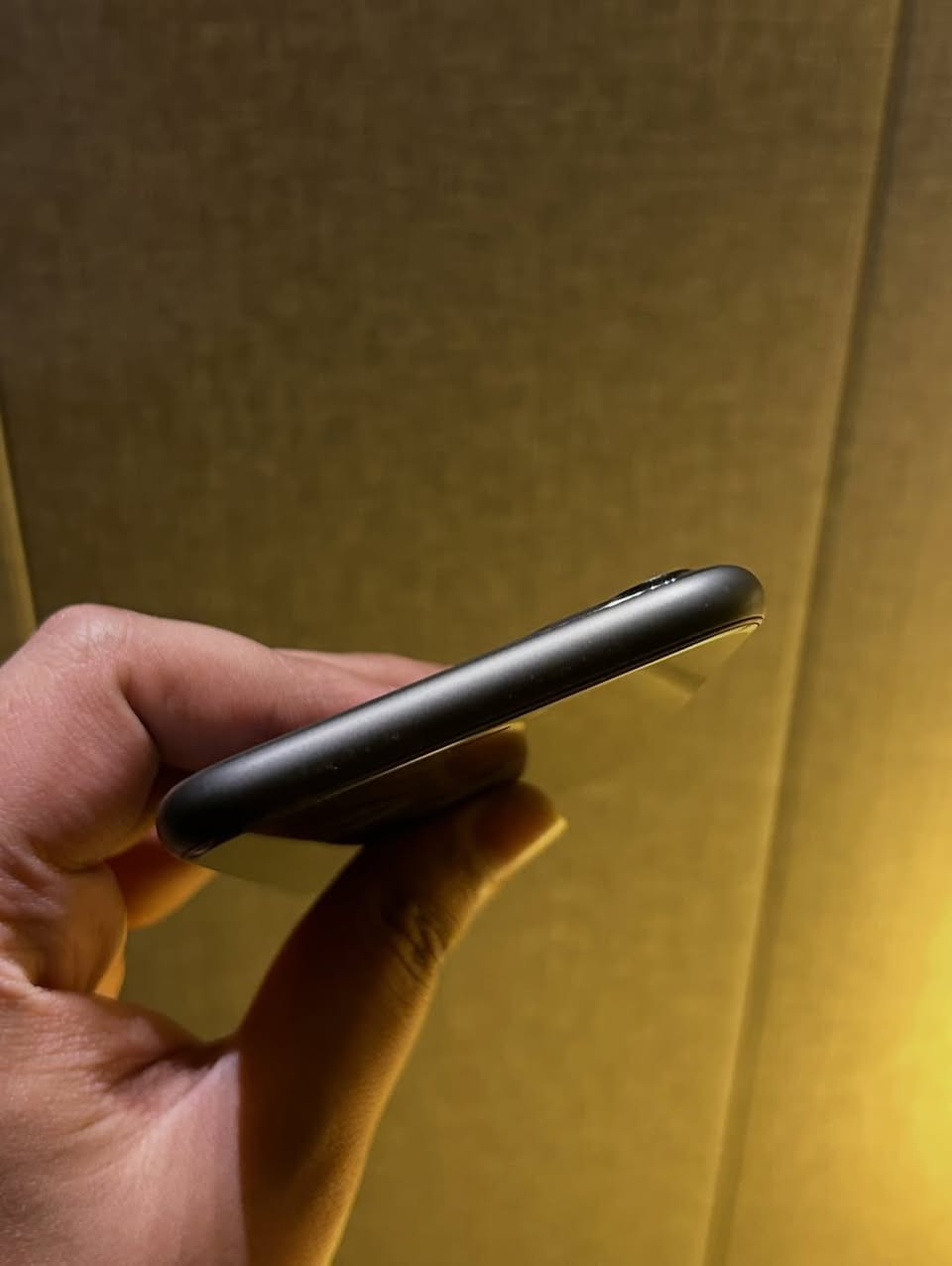 ايفون ١١ ذاكرة ١٢٨ بطارية ٧٣ وتر مامفتوح السعر ٢٥٠ للحجز على الواتساب فقط ***********
