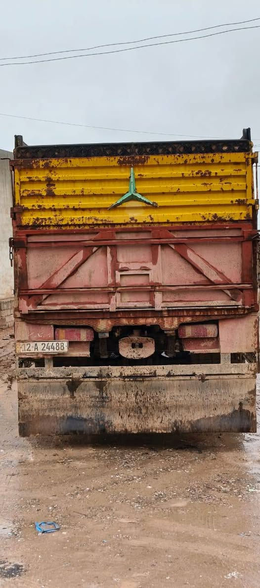 السلام عليكم بودي مرسيدس نظيف لا خيسان لا تدرج سعر 4ملاين ونص وبيه مجال عنوان داخل ربيعه مكلف بالنشر ***********
