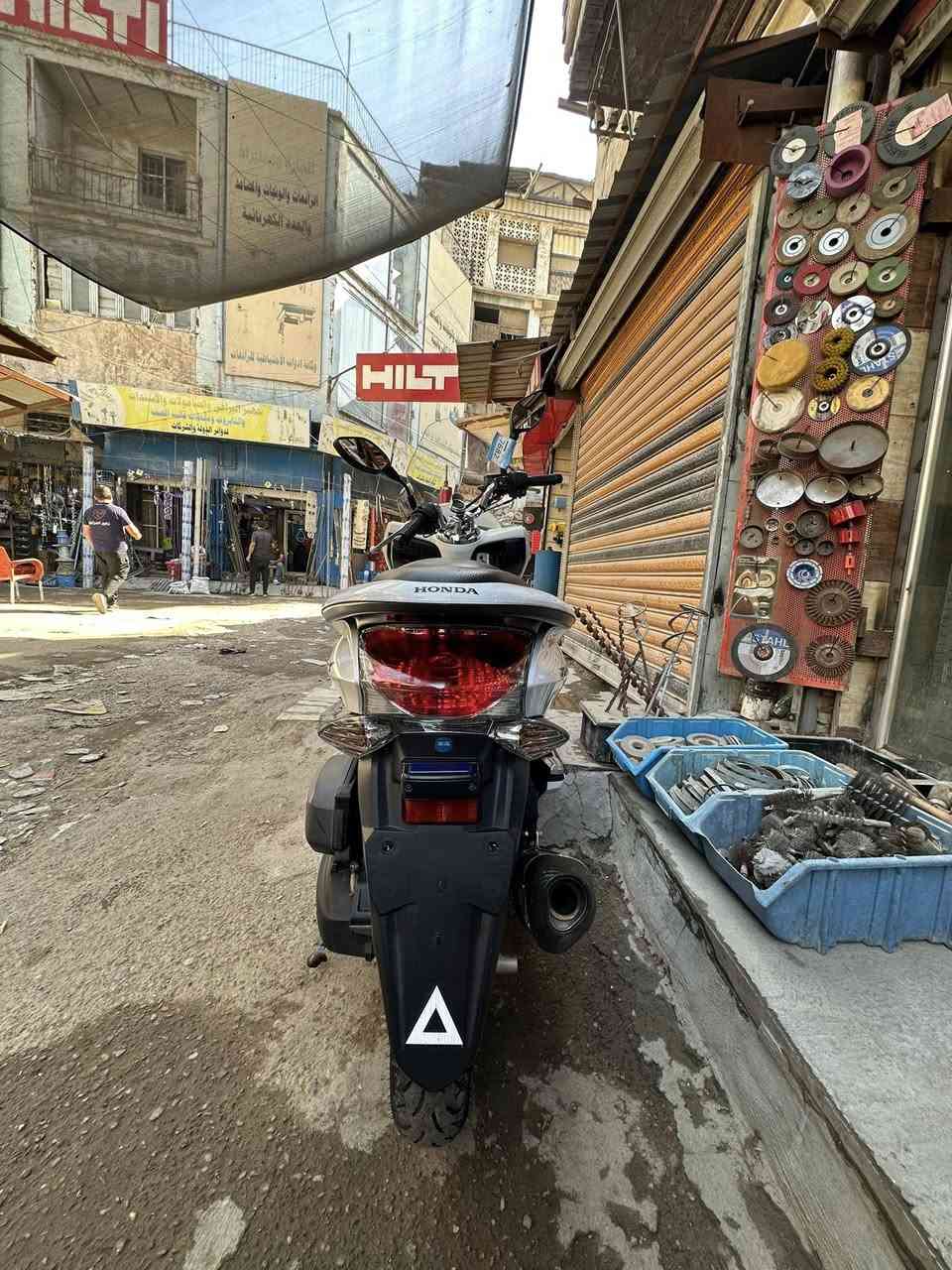 السلام عليكم دراجه بي سي اكس حجم 150ماشيه 5000السعر 17
***********
