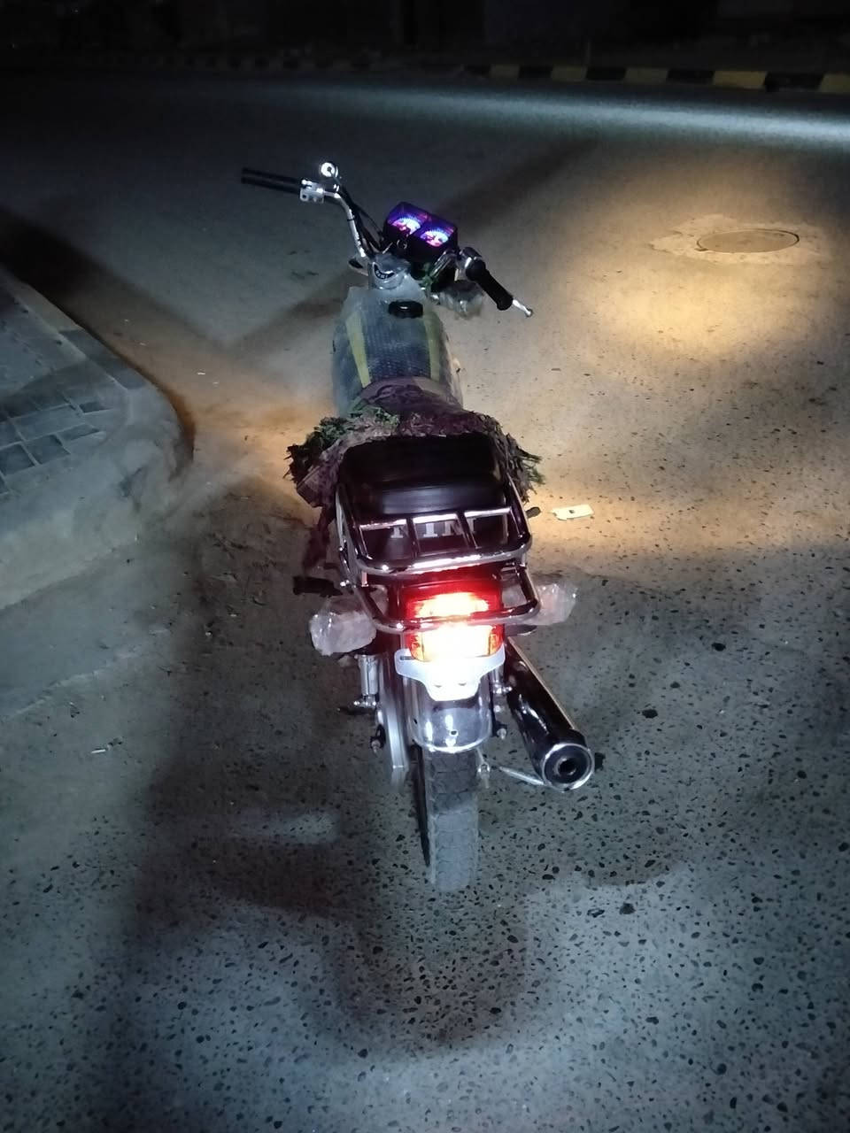 سلام عليكم درجه نامه مديل 25 ثاني تبديلت دهن درجه  كفاله من كلشي درجه حلوه ما ماتعوبه سعر 725 وبيه مجال قليل مكاني كربلاء الحر أوراق سكنر 7 ورقت ويه مكاتبه. رقم هاتف ***********
