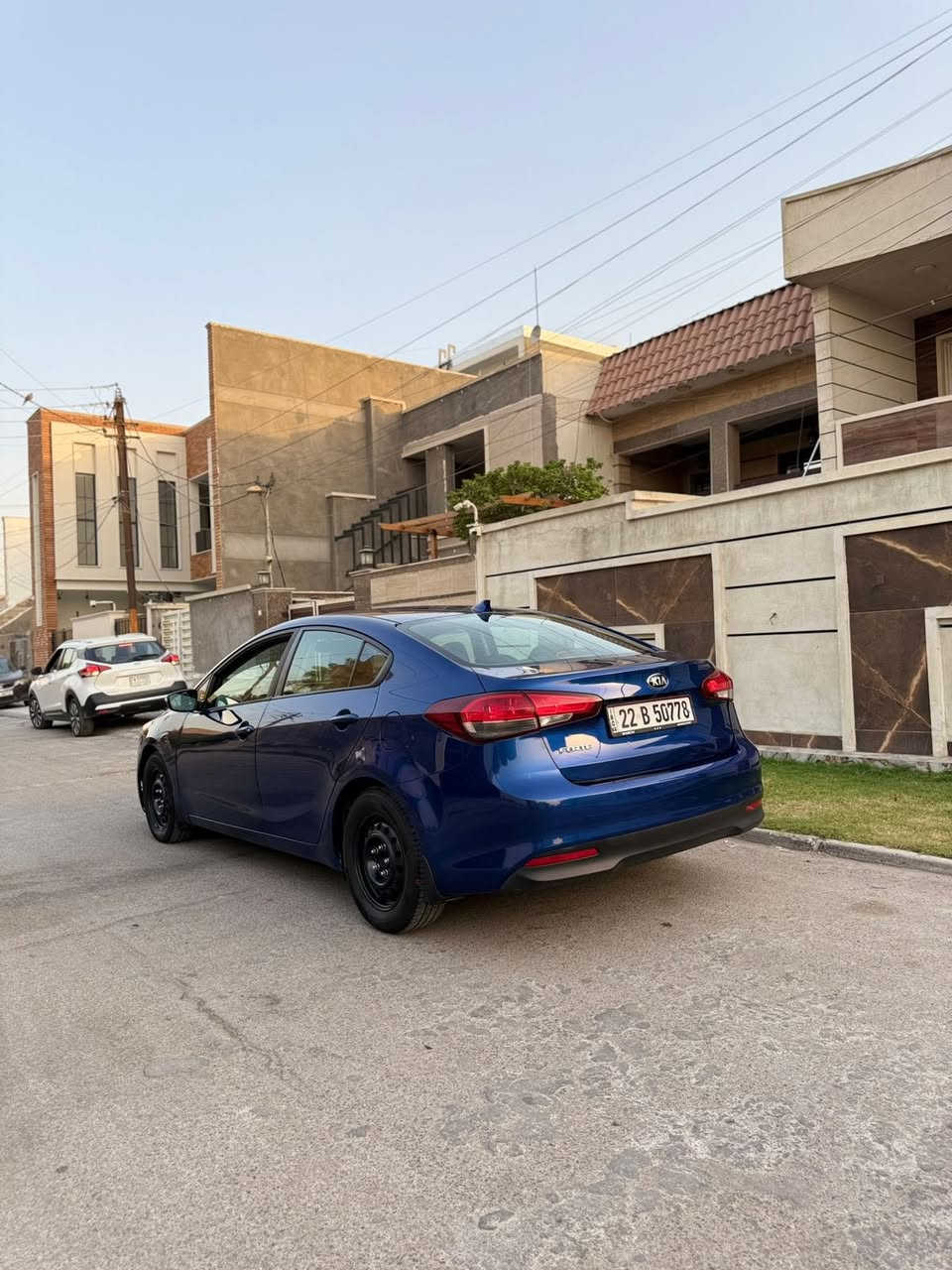 السلام عليكم كيا فورتي 2017 وارد امريكي ليبل واحد بيها صبغ جاملغ وبنيد وباب خلف السائق يعني 3 قطع فقط باقي السيارة مكفوله من الضرر والصبغ وتبديل والبارد لغد شاصي مكفولات بلا ايرباك سيارة مكينه كير مكفولات حتى من الفتح ماشيه 127 باسمي تحويل ثاني يوم صدر امامي خلفي جديد تبريد ثلج تخم تاير مابيها اي نقص مواصفات مكينه 200 دوش كامره خلفيه اشاير بل مري ريمونت سويج مكان السيارة بغداد المشتل
رايدها 120 رقم الهاتف ***********
