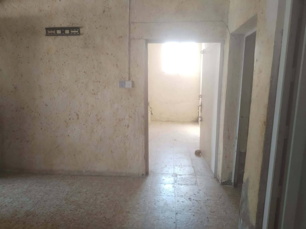 سلام عليكم يوجود بيت اللايجار جاهز ماعايز كلشي وياه  تانكلي ماي وياه هم كيزر مغسله بيت نظيف اكثر من بالصوره موقع المحااويل قريب على مدرسه فاو وهم قريب على مركز شرطه المحاويل يجار البيت 175 بيهاا مجال ***********
